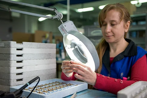 With our state-of-the-art VARIOplatform locations in Europe, Asia, and North America, we ensure the fast and high-quality production of loaded printed circuit boards, cable harnesses, and devices.