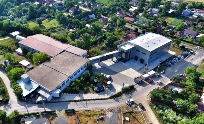 We are integrating the 6,200-square-meter plant in Gruiu as one of our VARIOplatform sites, which enables efficient production of high-volume customer programs.